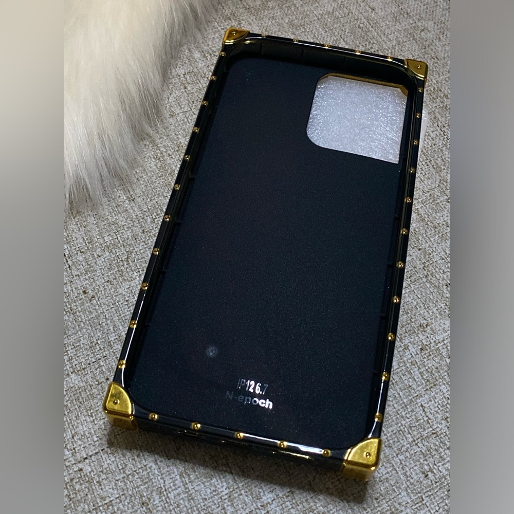 Source Unknown Black and Gold Trunk-Style Phone Case - Picture 8 of 14
